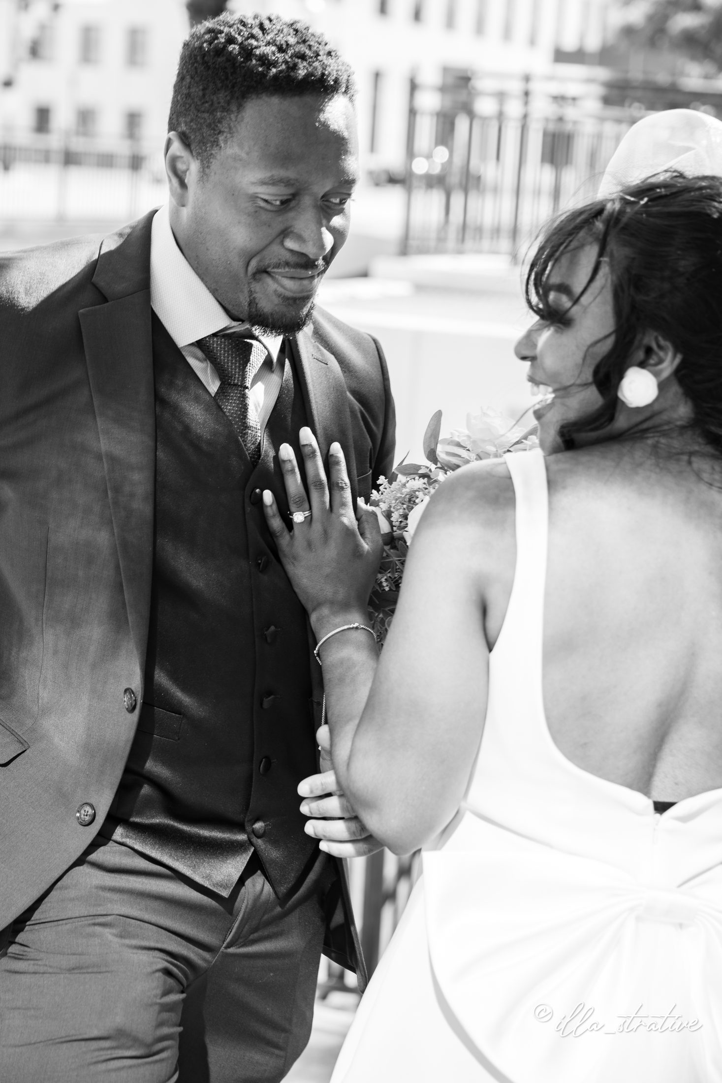 Black and white portrait of a couple by Zuri Visuals
