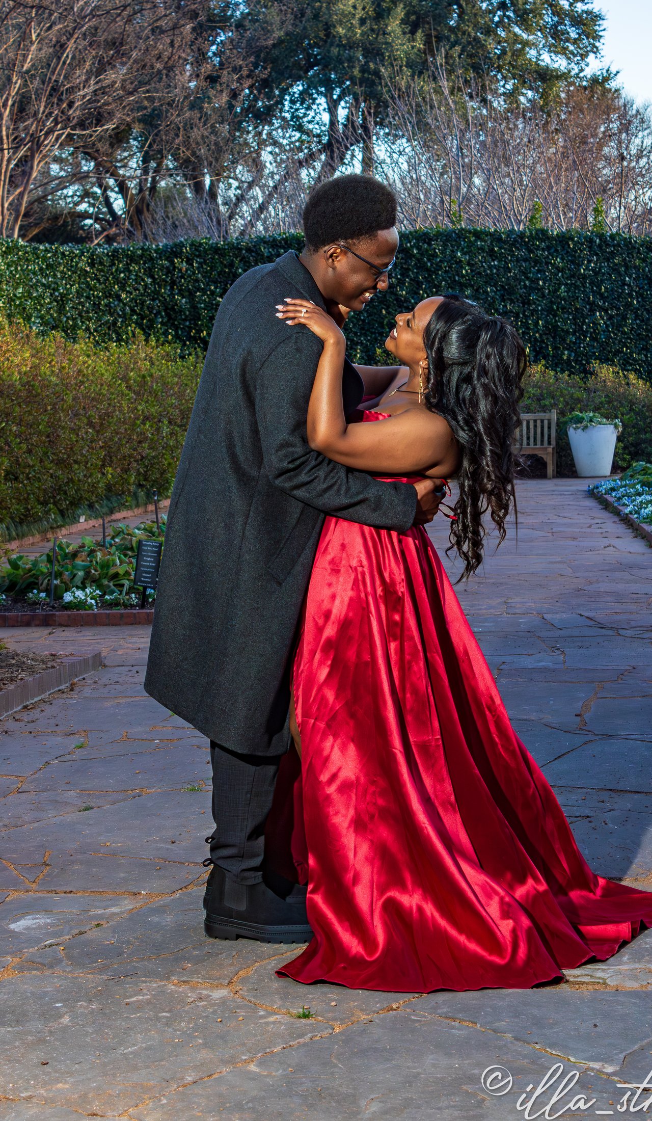 Bride and groom embracing at golden hour, Dallas-Fort Worth wedding photography by Zuri Visuals